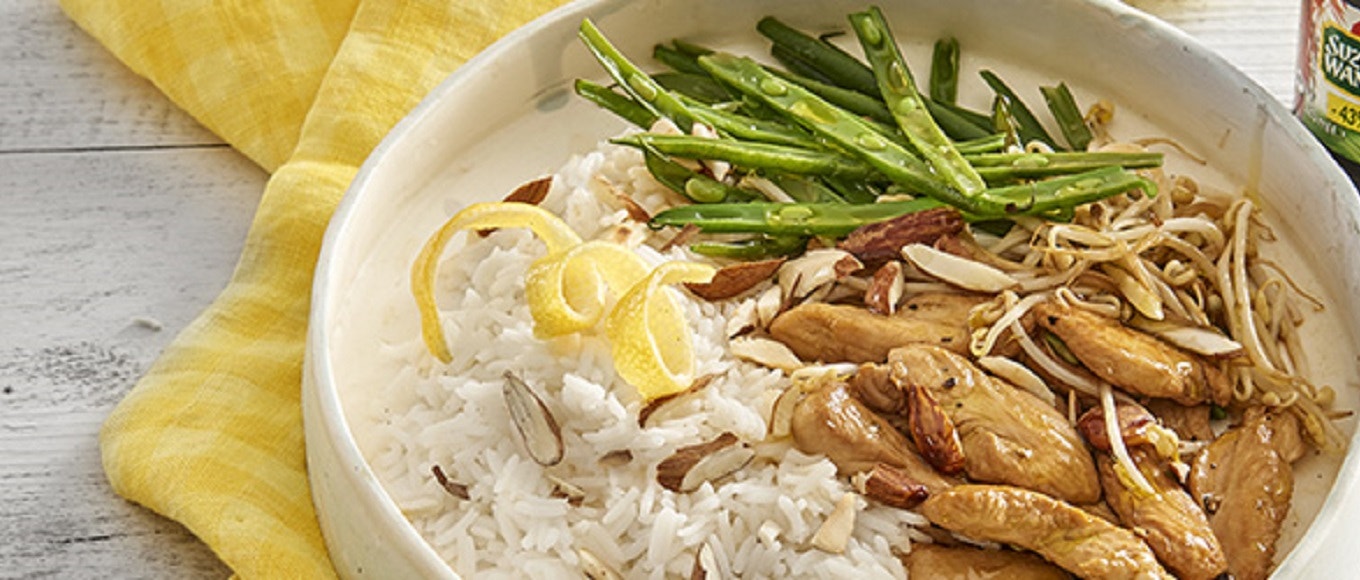 Pollo con riso basmati, fagiolini e germogli di soia
