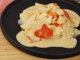 Pollo con latte di cocco al miso e vermicelli di soia image